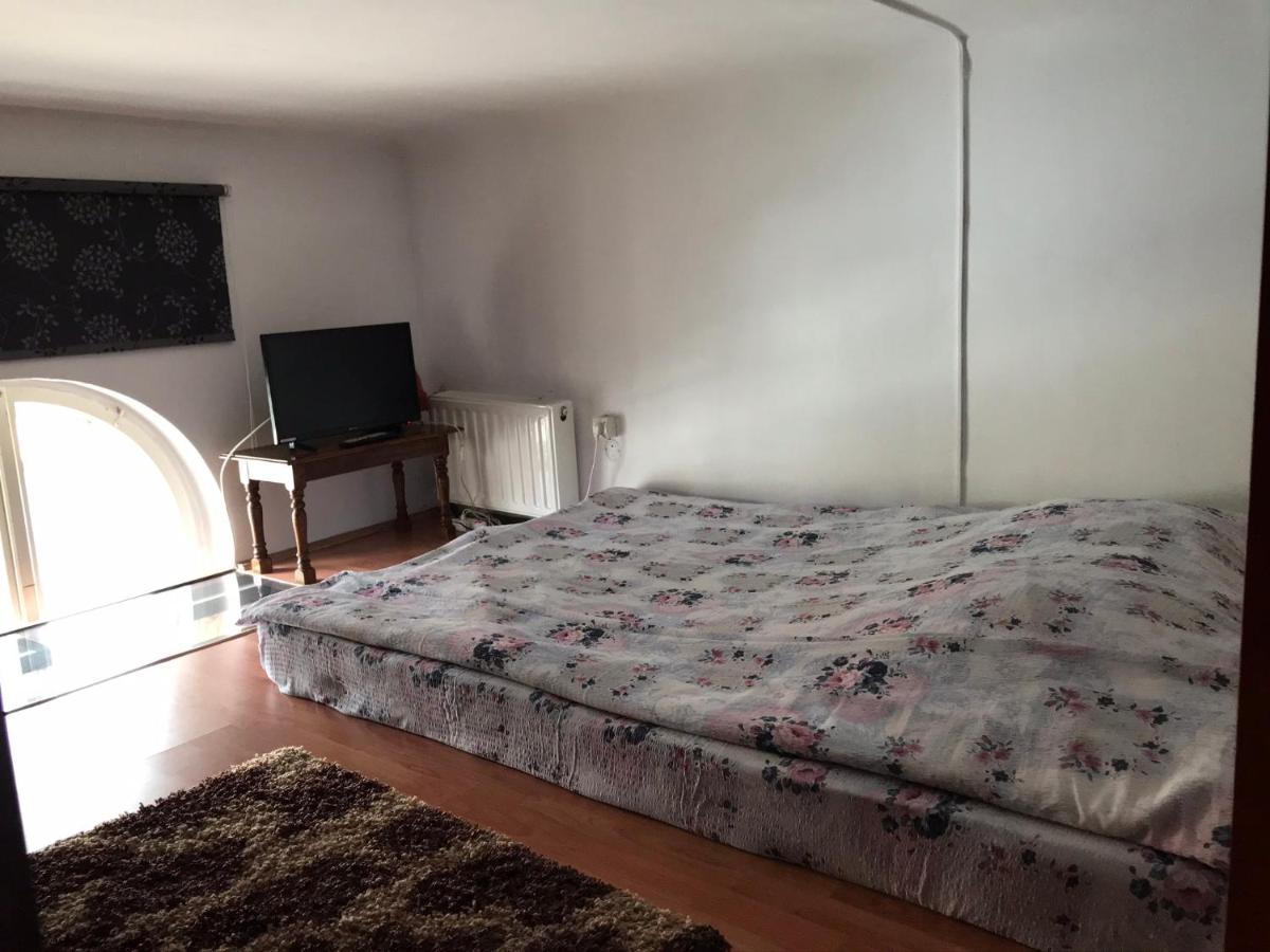 Apartament Andreea Тиргу-Муреш Екстер'єр фото