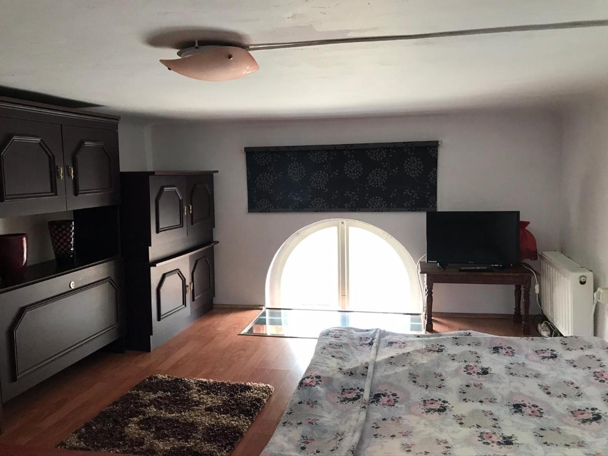 Apartament Andreea Тиргу-Муреш Екстер'єр фото